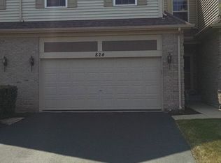 824 Oak Hollow Rd, Crystal Lake, IL 60014