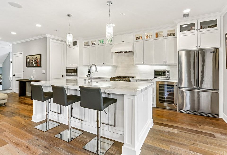 1st image of 302 1/2 Marguerite Ave