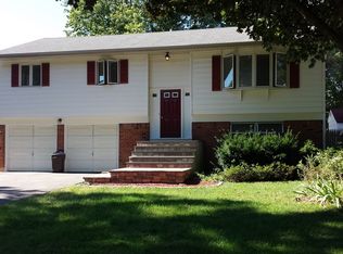 53 Cleremont Ave, Saint James, NY 11780