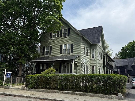 2nd image of 39 Woodland St
