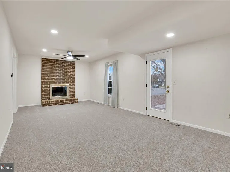 12451 Plowman Ct — Photo 8