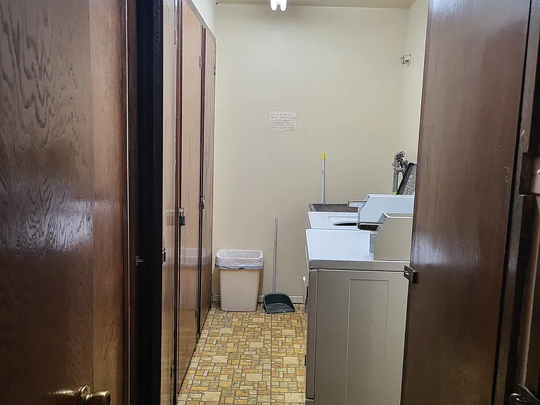 8728 S 78th Ave #1D — Photo 2