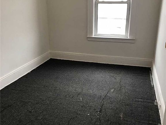2nd image of 10738 123rd St Unit 2