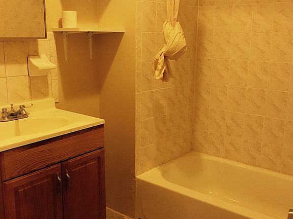 4th image of 6049 75th Ave #1