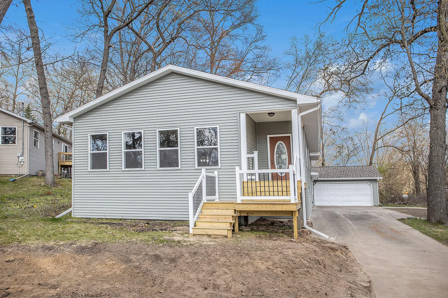 1107 Woodland Bch photo 1