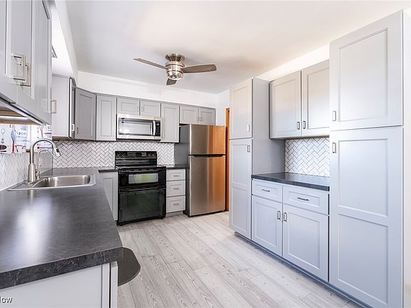 3rd image of 270 Earl Dr