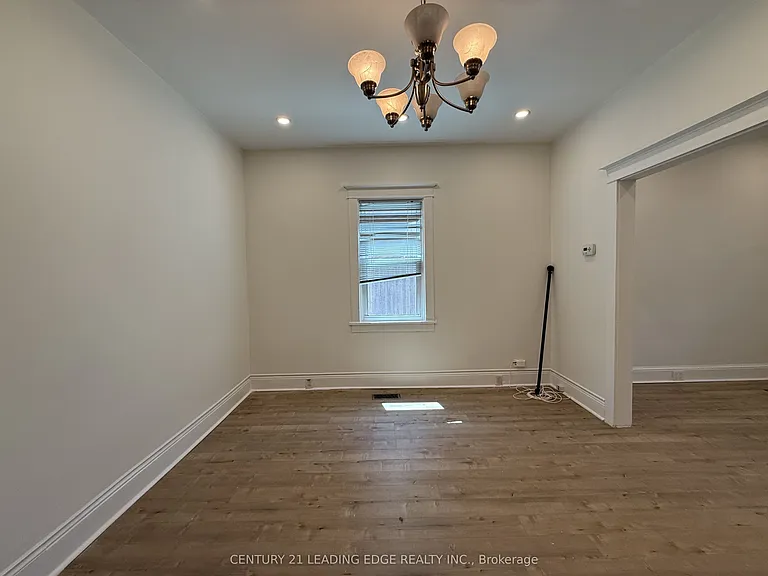 485 Albert St — Photo 11