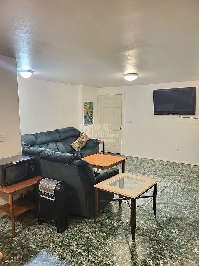 Welcome home to this beautiful 1-bedroom, 1 bathroom furnished basement level apartment located i... — Photo 3