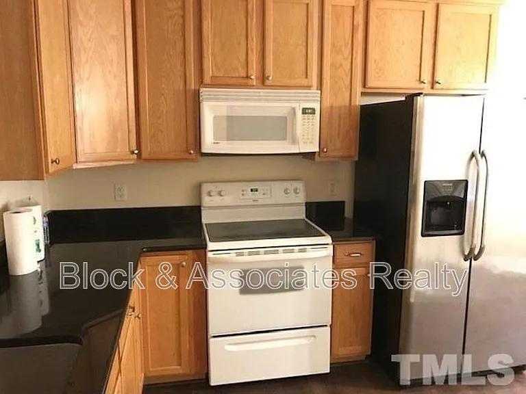 5504 Bradford Pear Ct — Photo 5