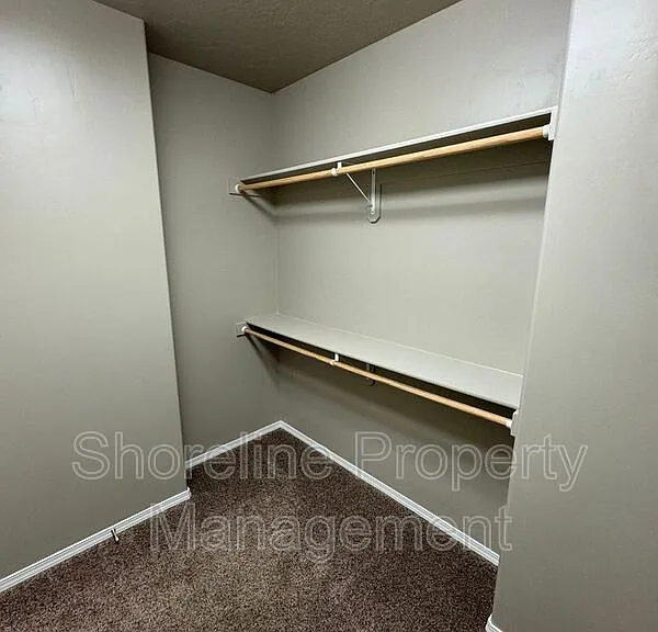 511 Diamond Lake St — Photo 5