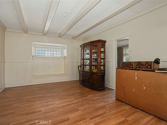 3rd image of 1037 W 46th St