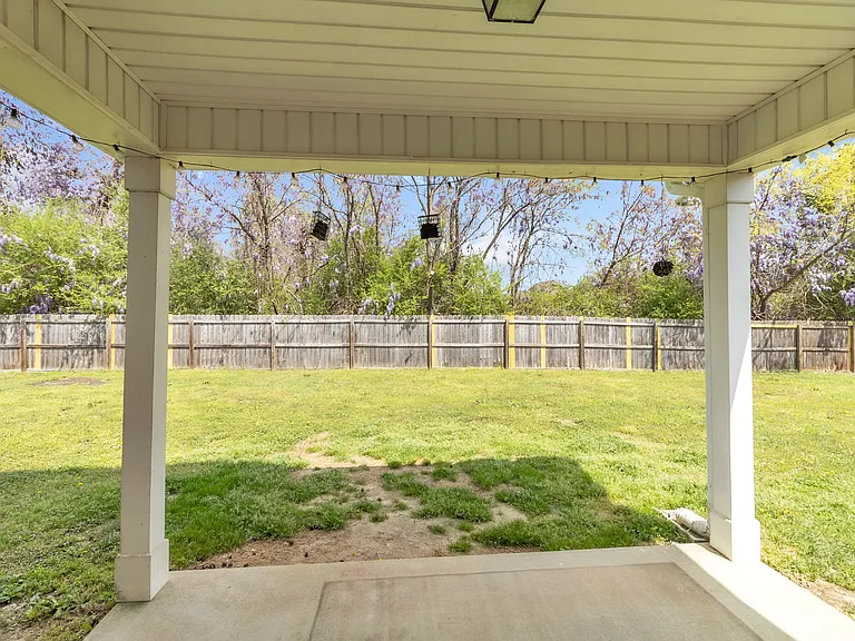 127 Ganton Dr — Photo 33