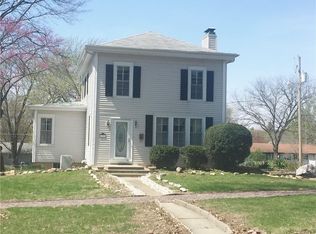 701 S Locust St, Pana, IL 62557