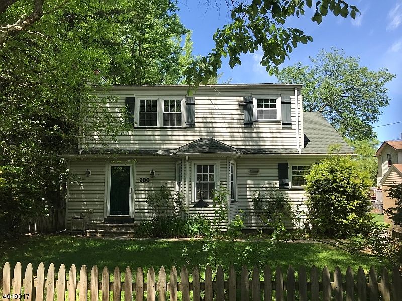 1st image of 200 N Lehigh Ave