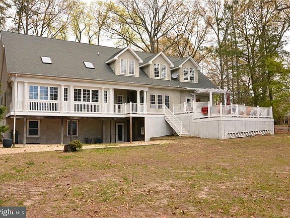 2nd image of 107 London Cir S