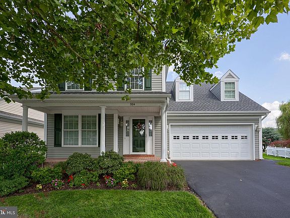 3rd image of 524 Thornberry Ln