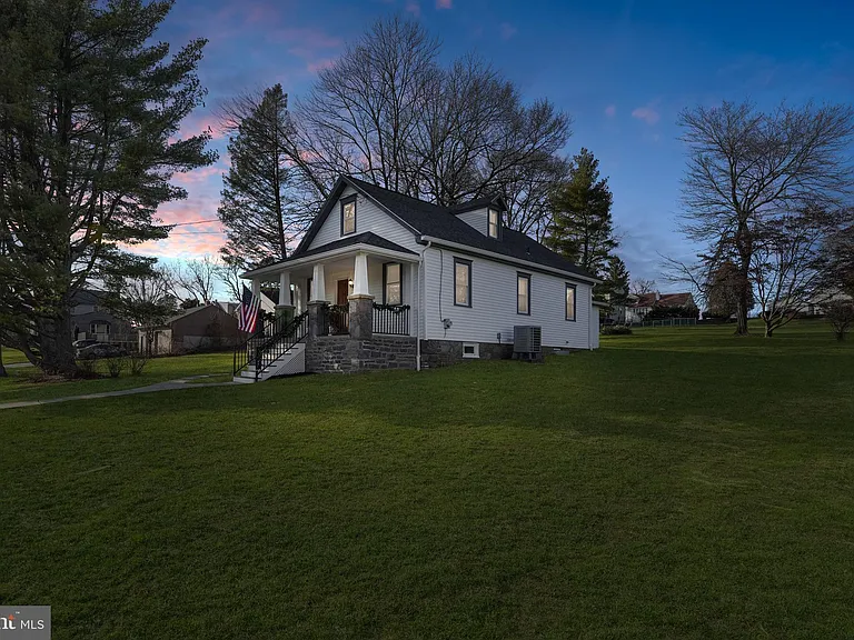 4411 Fairview Ave — Photo 3