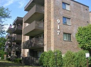 917 Vose Dr APT 105, Gurnee, IL 60031