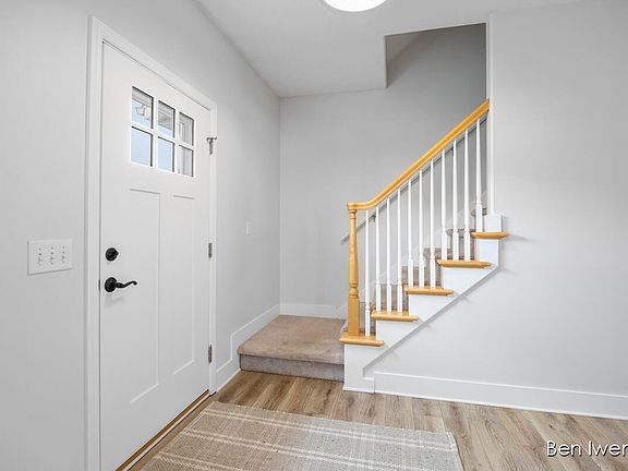 3rd image of 7040 Glencreek Dr SE
