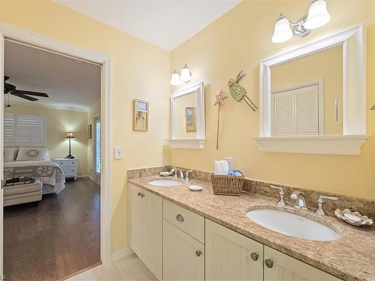 587 Parkwood Ln — Photo 15