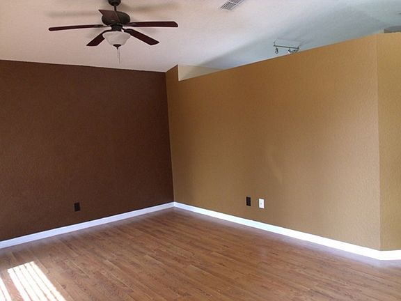 4th image of 313 Betty Ln