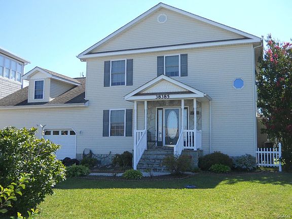 2nd image of 38385 Maple Ln
