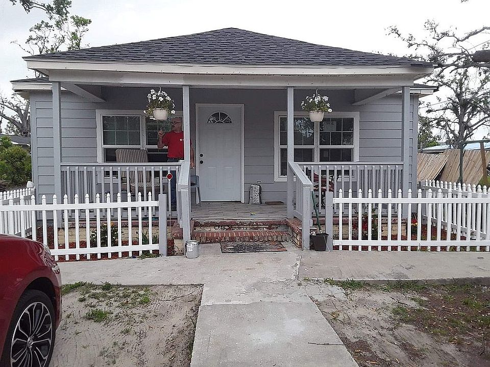 1st image of 2713 E 6th Pl