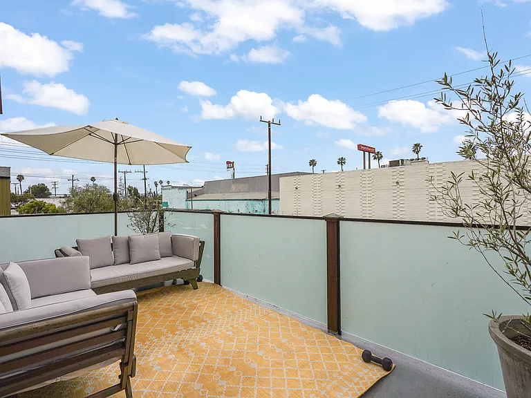 924 Vernon Ave — Photo 22
