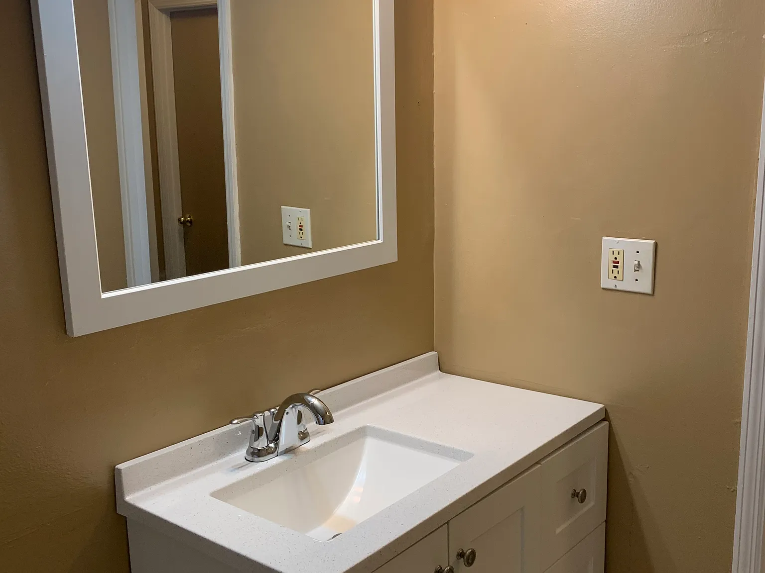 2 bed, 900 sqft, $1,050 — Photo 2
