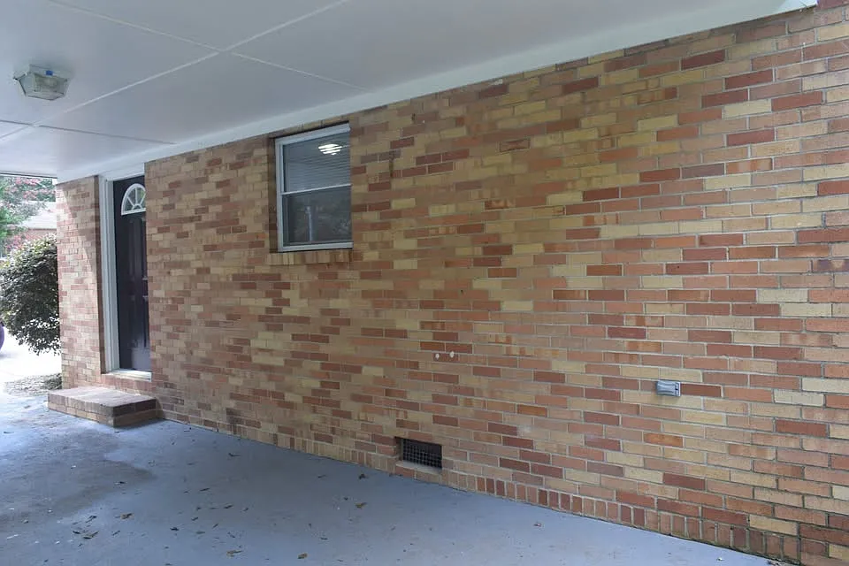 3 bed, 1153 sqft, $2,000 — Photo 2