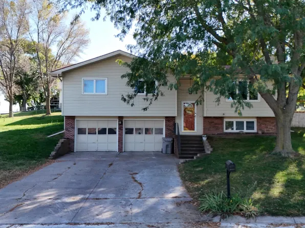 1709 Skyline Dr, Norfolk, NE 68701