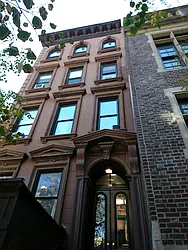 956 Lexington Avenue in Lenox Hill