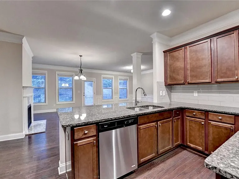 11619 Davenport Ln — Photo 13