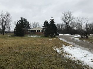14173 Iroquois Woods Dr, Fenton, MI 48430