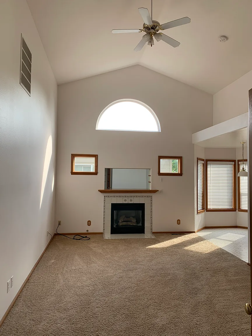 3246 Riverbend Ave photo 1