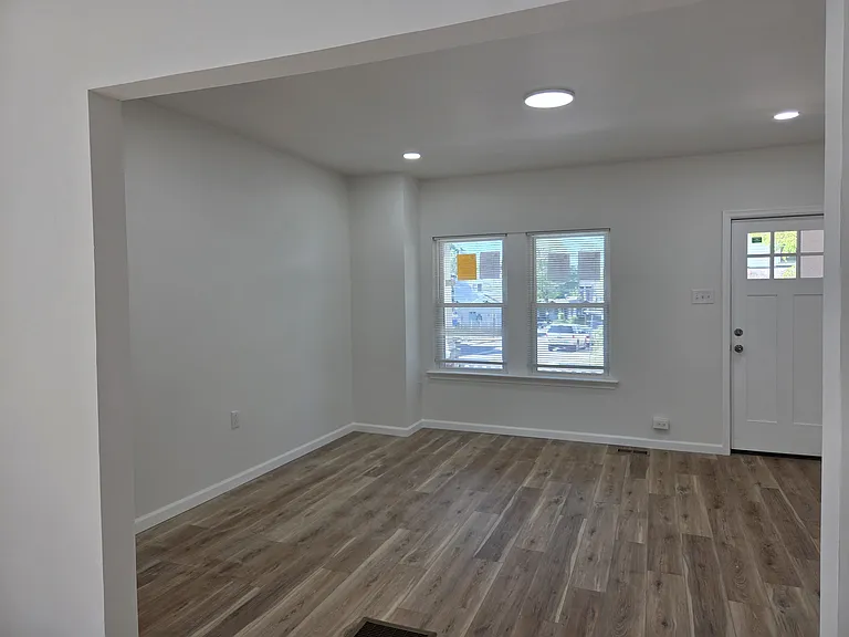 69 W 5th St — Photo 10
