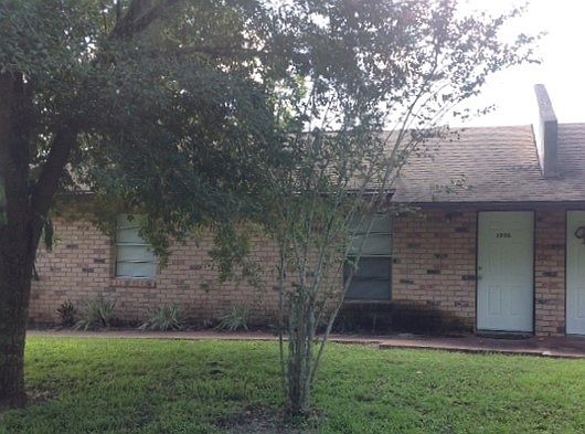 1st image of 1908 Park Manor Dr