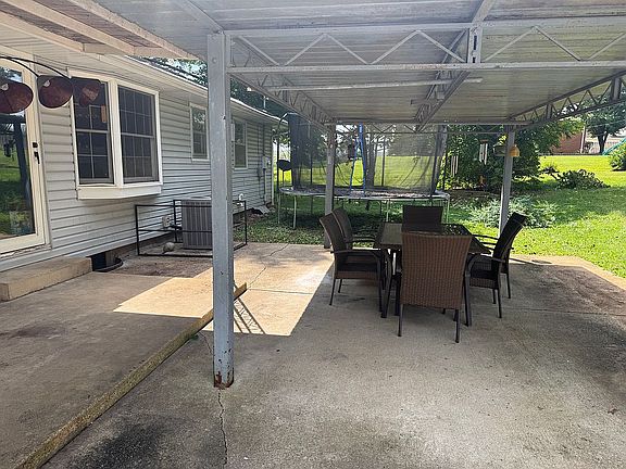 4th image of 706 Farrar St
