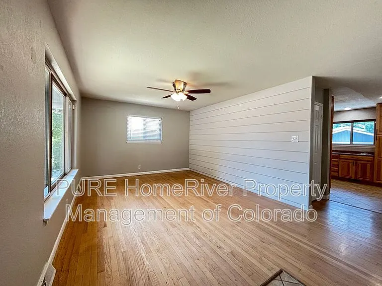 2255 S Clermont St — Photo 4