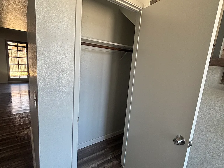 50 N 19th Ave #C — Photo 1