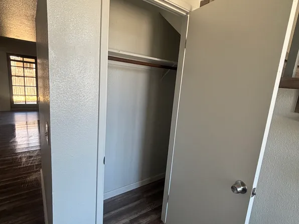 50 N 19th Ave APT C, Lemoore, CA 93245