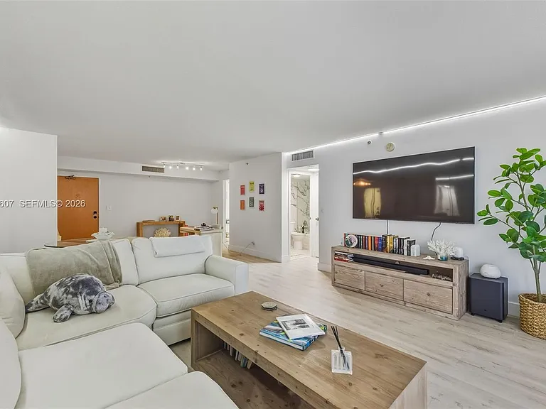 9195 Collins Ave #404 — Photo 8