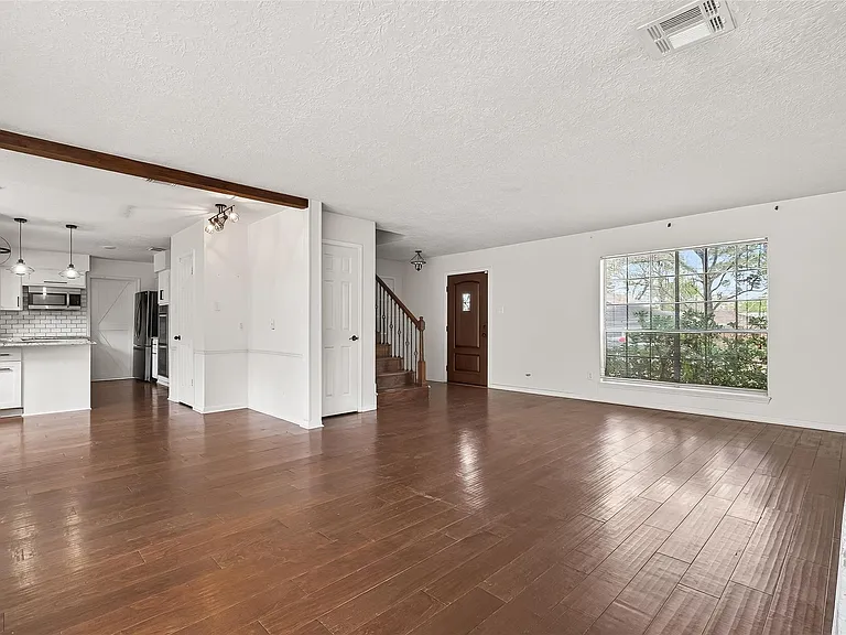 20211 Salzburg Ln — Photo 6