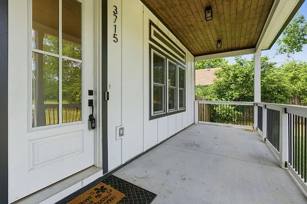 3715 Fairview Dr — Photo 3