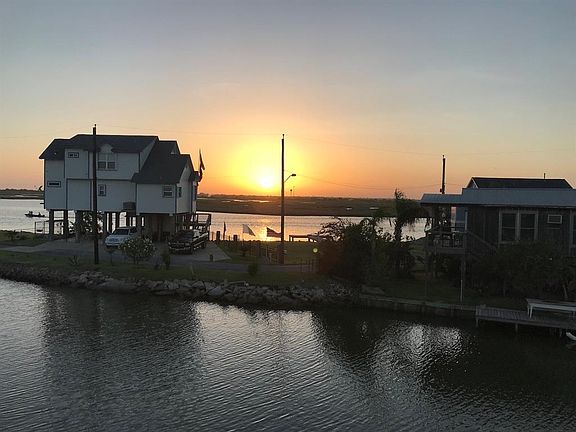 2nd image of 113 Bayou Vis