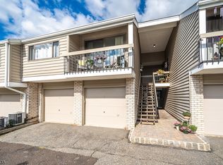 21 The Cres, Clinton, NJ 08809