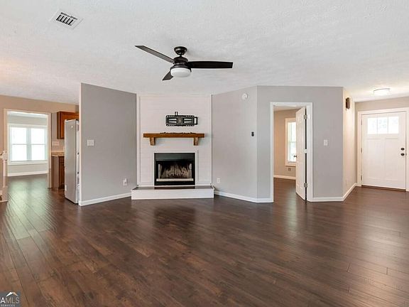 4th image of 3245 Marine Rd