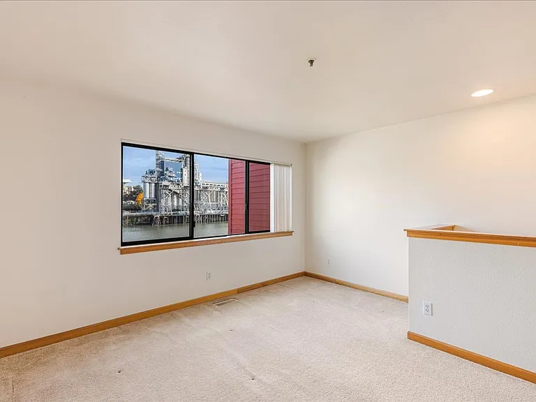 730 NW Naito Pkwy #E22 — Photo 11