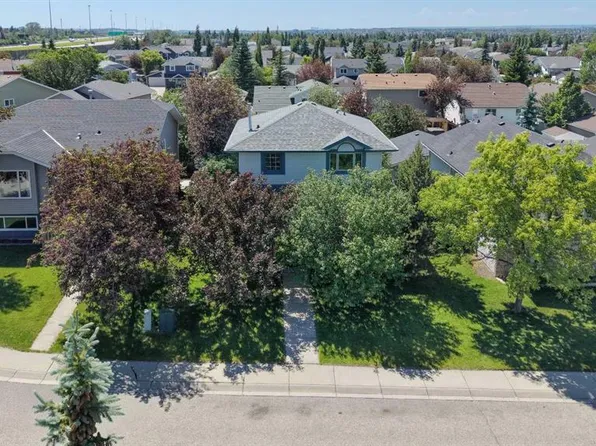 14 N Easterbrook Pl SE, Airdrie, AB T4B 2H2
