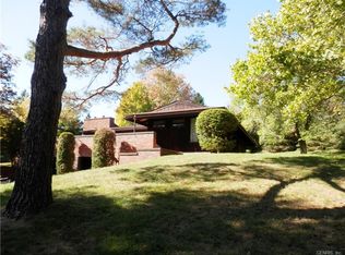 399 Thornell Rd, Pittsford, NY 14534